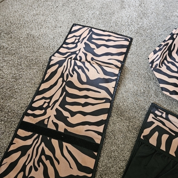 For your eye's only 5 piece makeup and toiletry bag set. Tiger stripe. - Picture 2 of 10